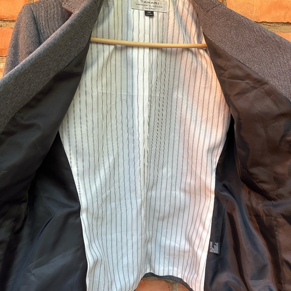 Tahari Gray Blazer with Lots of Detail ~ 14 Petite - Picture 5 of 9